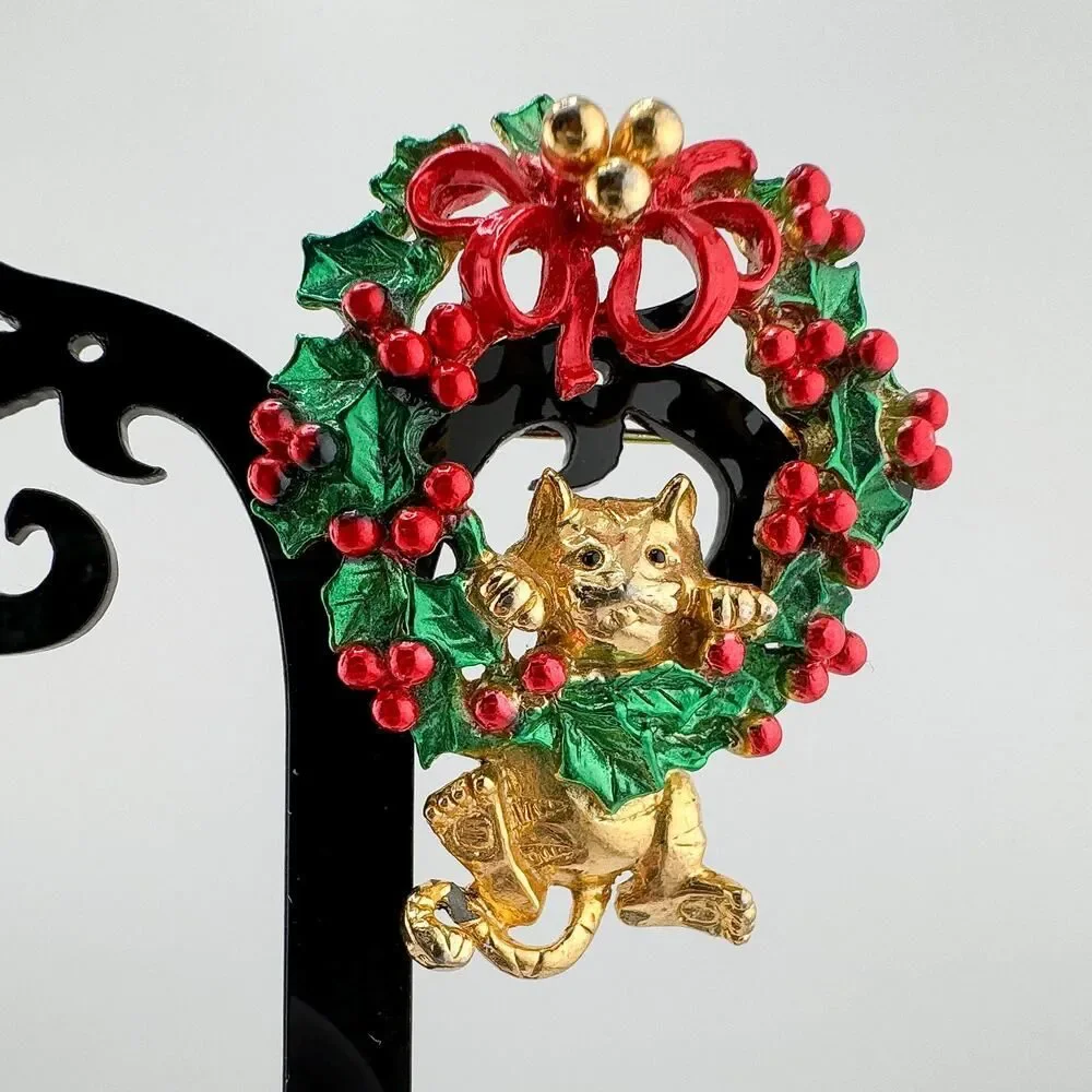 Vintage Signed AJC Cat Wreath Brooch Gold Plated Christmas Festive Feline Fun